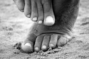 Jakie kosmetyki stosować na suchą skórę na stopach?