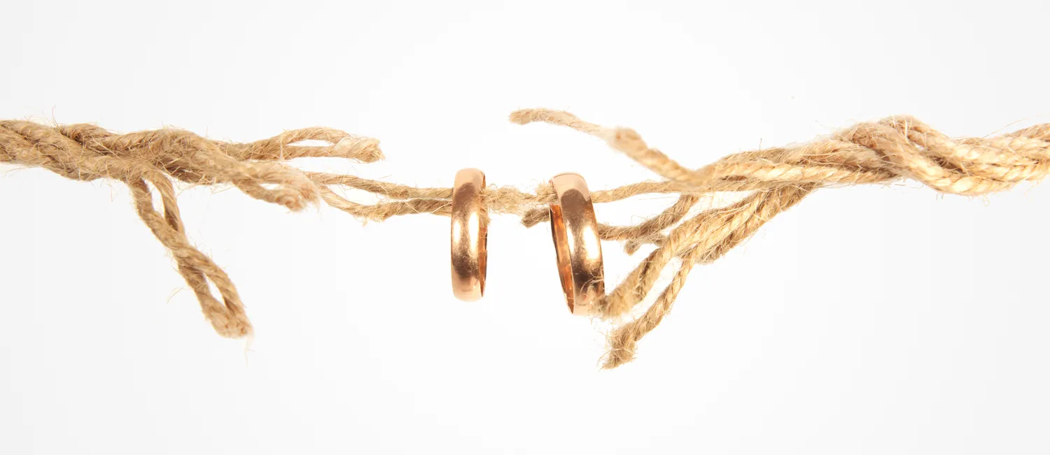 Czy upadłość konsumencka wstrzymuje egzekucję komorniczą?