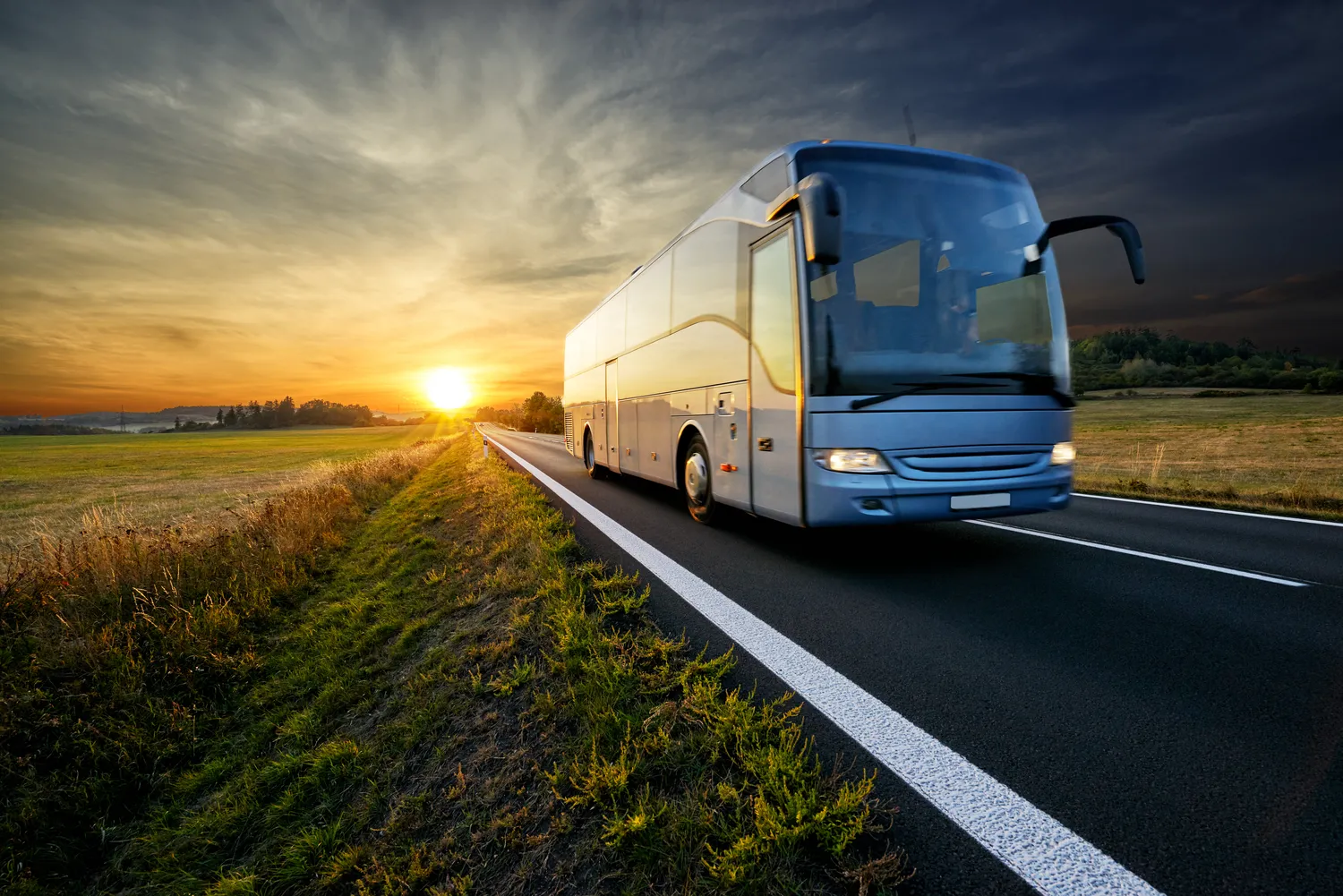 Jaką role pełni autokar w obsludze ruchu turystycznego?