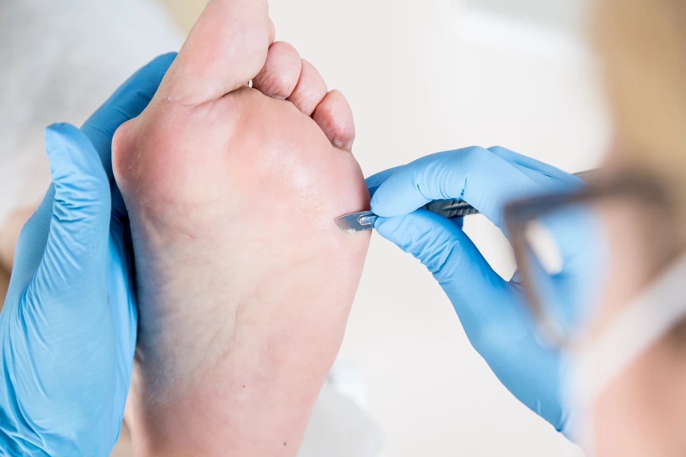 Podolog czym się zajmuje – w jakich schorzeniach pomaga?