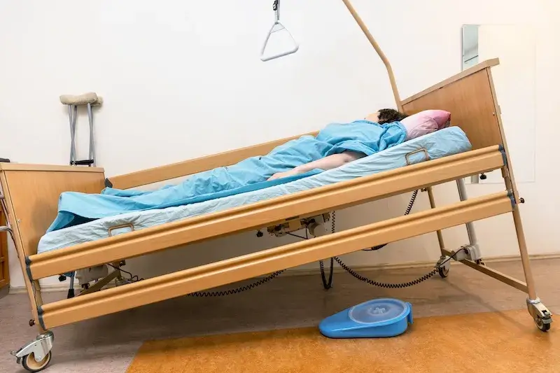 Łóżko rehabilitacyjne dla seniora